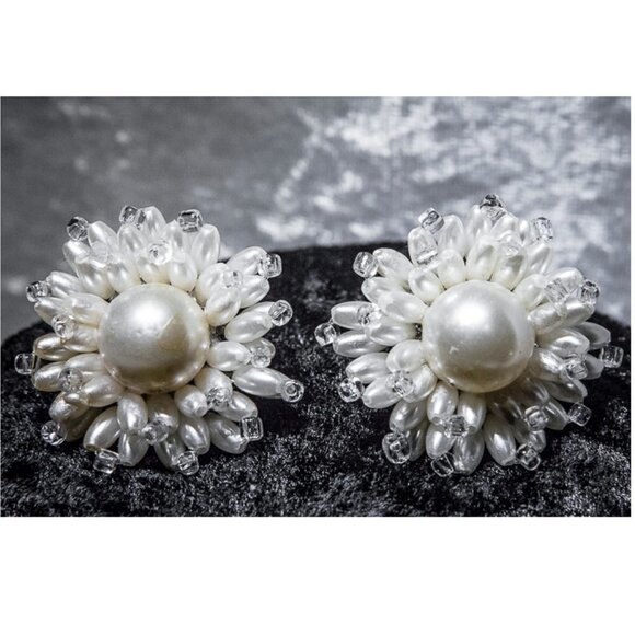 PRETTY Vintage Faux Pearl and Clear Beads Cluster Style Earrings CLIP ON - Picture 1 of 13